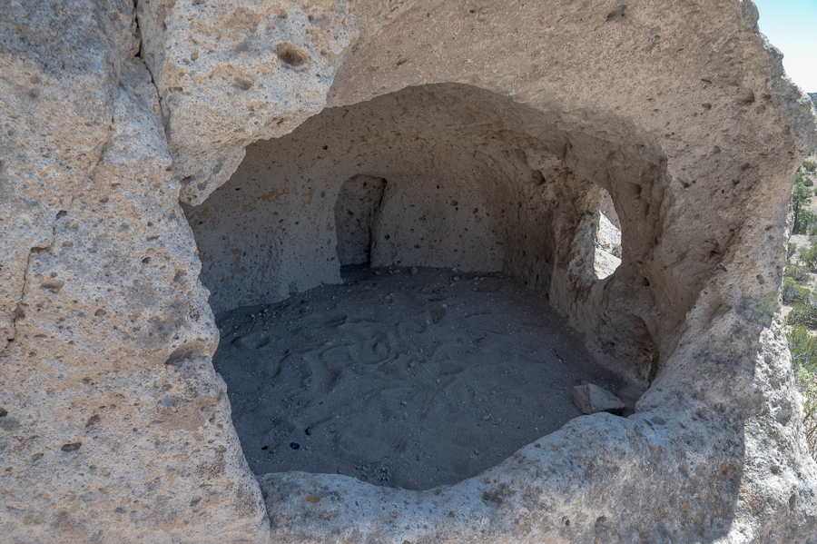 Dwelling carved into natural cavity